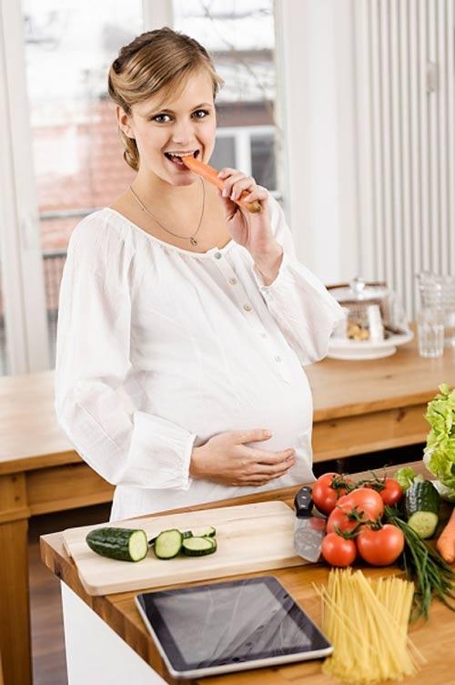 Chế độ dinh dưỡng phù hợp lúc mang thai có ảnh hưởng rất lớn đến<br> sự phát triển chiều cao của bé