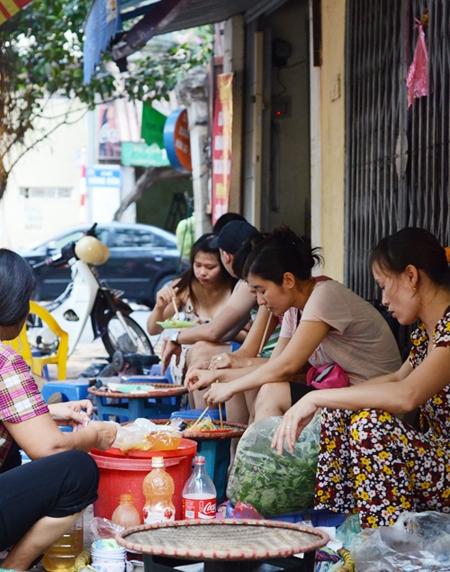 Nộm tá lả đông khách chiều hè