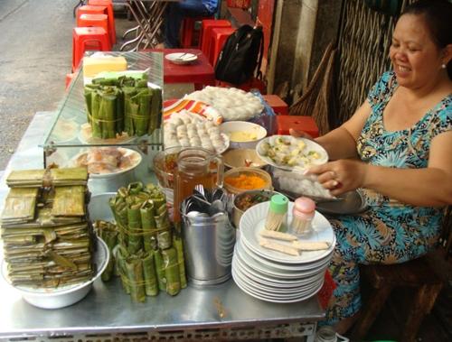 Bánh Huế ngon trong hẻm ve chai