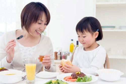 Chế độ ăn nào để trẻ luôn khỏe mạnh?