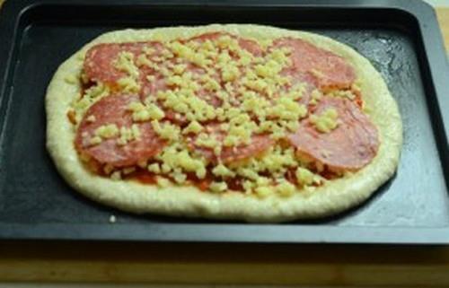 Pizza xúc xích - Bước 7