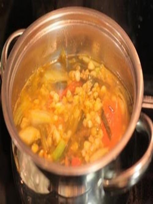 Hến nấu dưa cải chua - Món canh thơm ngon, tiết kiệm
