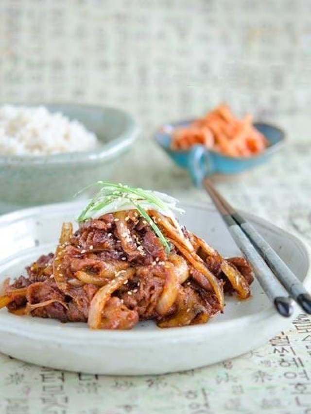 Thịt heo xào cay kiểu Hàn: Bí quyết tạo nên một món ăn ngon miệng chỉ trong 15 phút